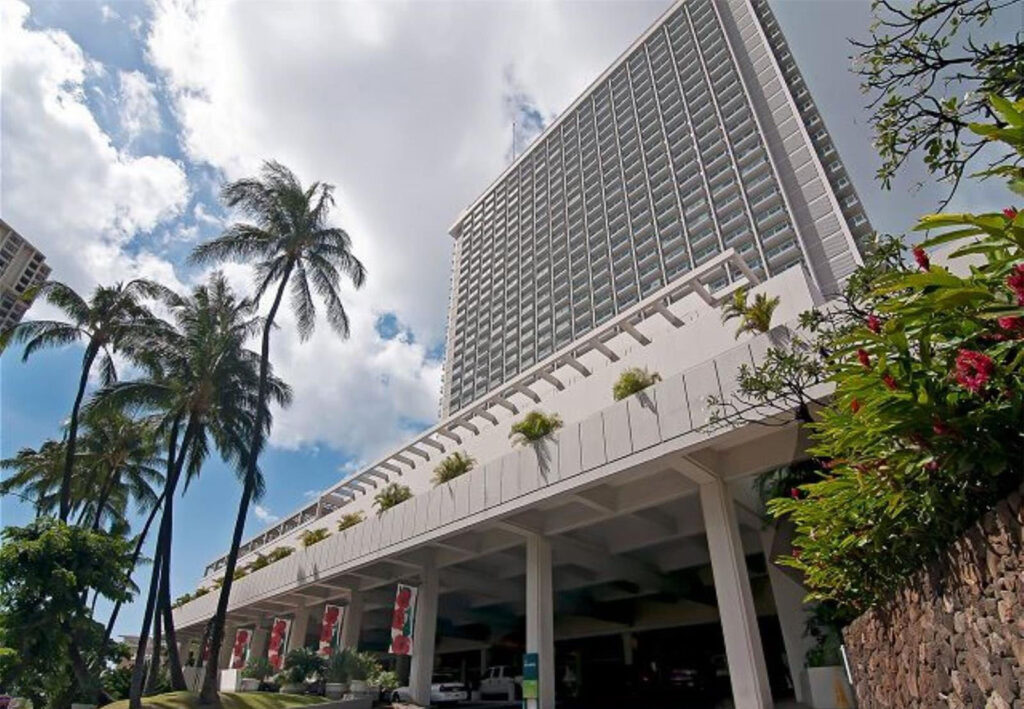Ala_Moana_Hotel_-_Entrance