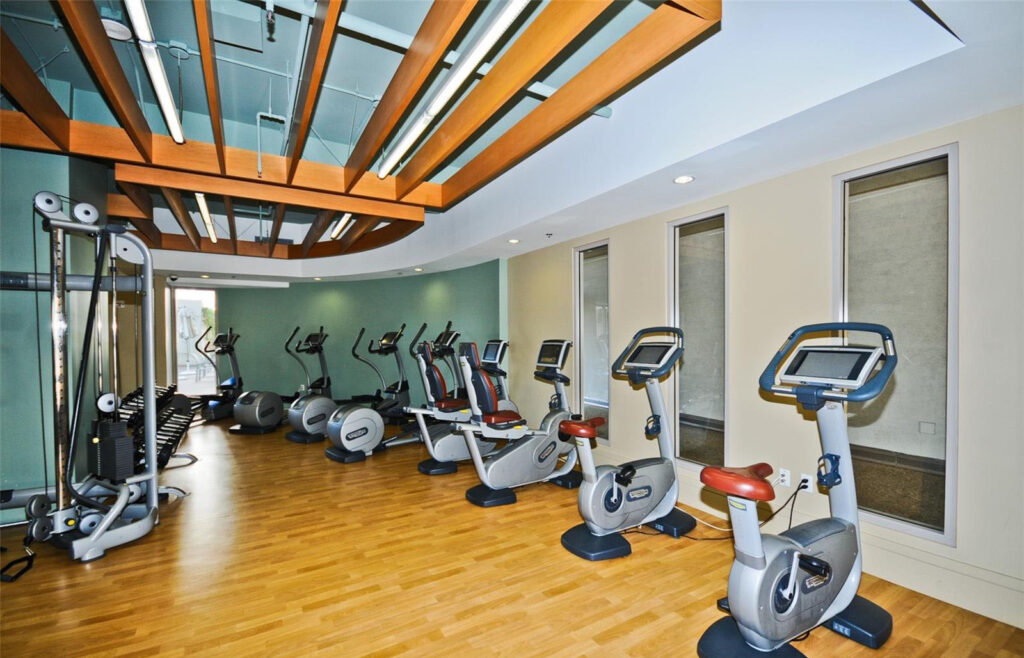 Ala_Moana_Hotel_-_Fitness_Center_Treadmills