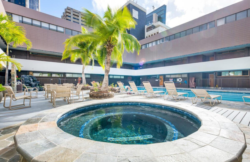 Executive_Centre_-_Hot_Tub