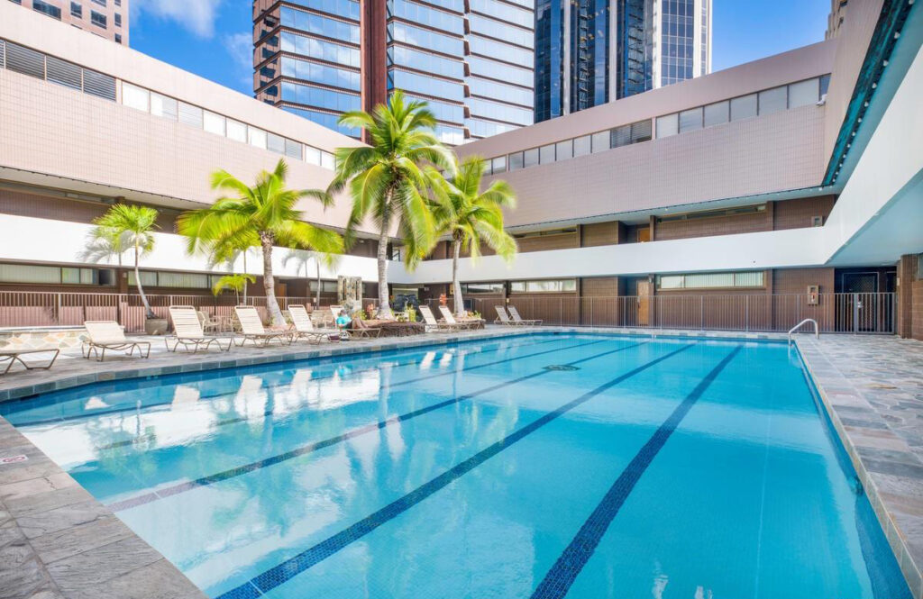 Executive_Centre_-_Pool