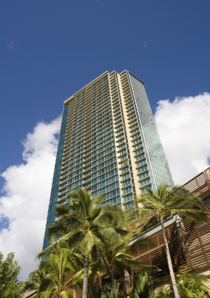 Hokua_-_From_Street