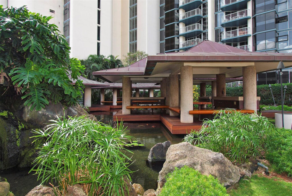 Honolulu_Park_Place_-_BBQ_Cabanas