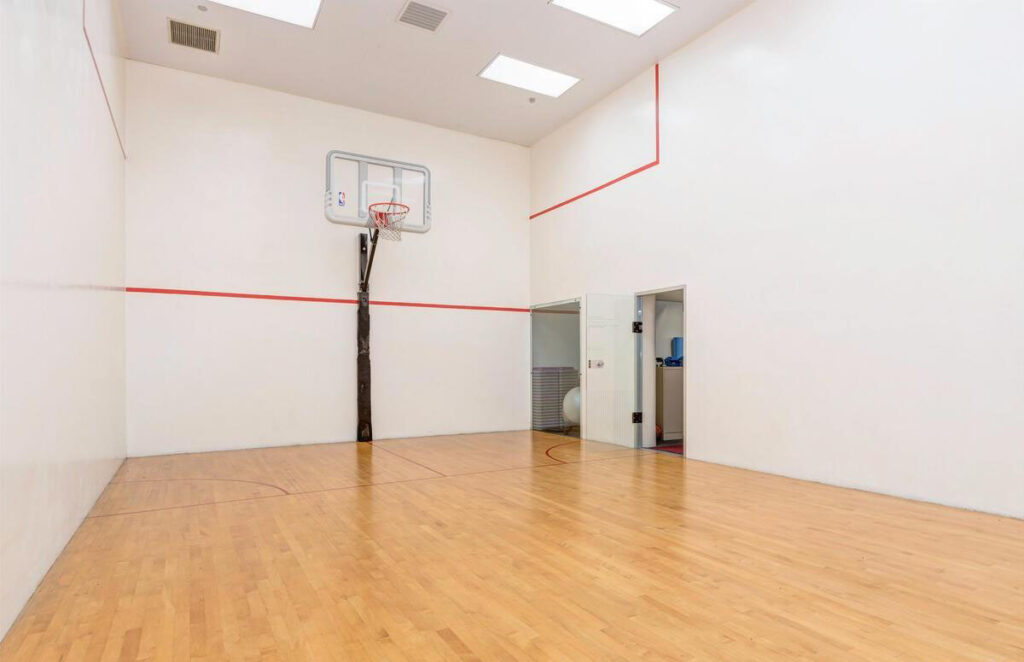 Honolulu_Park_Place_-_Basketball_Court