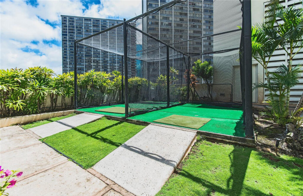 Honolulu_Park_Place_-_Golf_Cage
