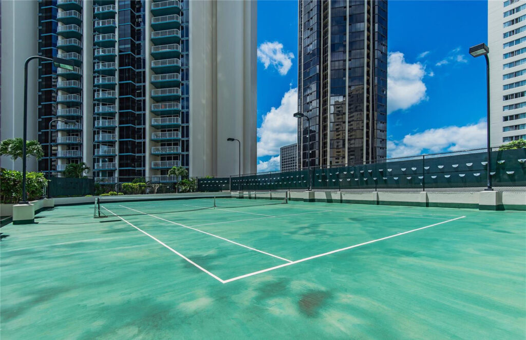 Honolulu_Park_Place_-_Tennis_Court