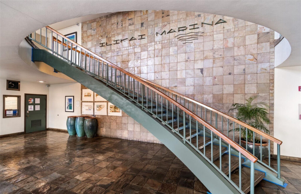 Ilikai_Marina_-_Lobby