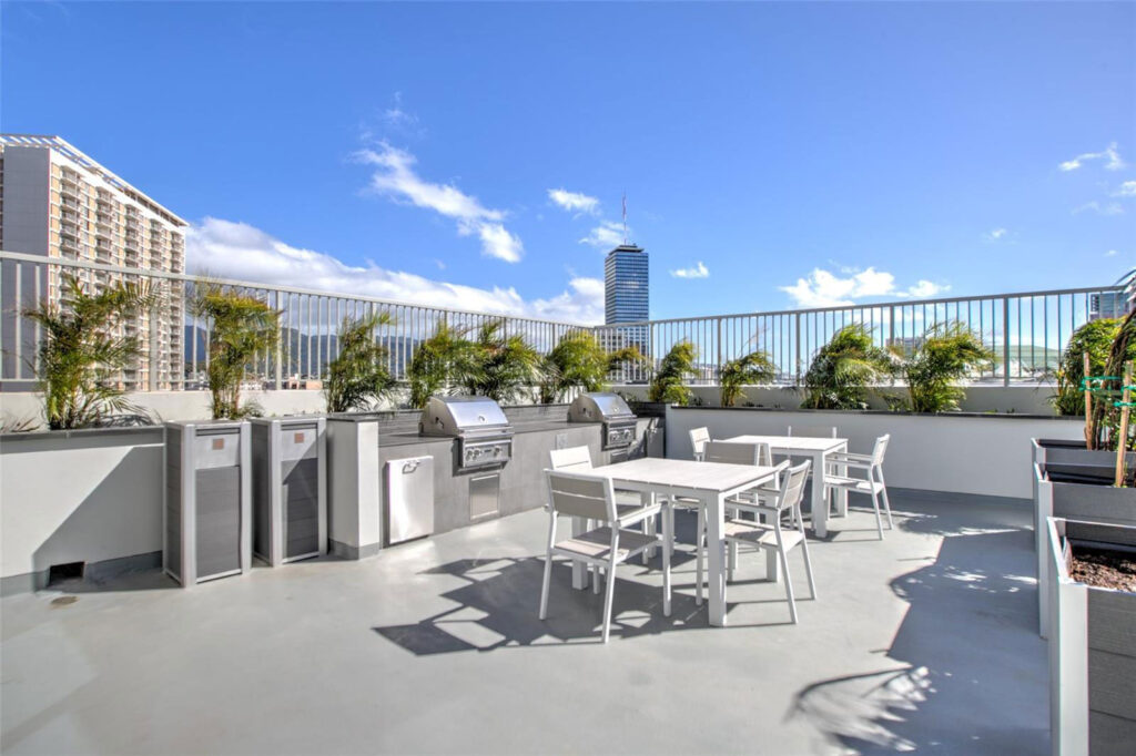 Kapiolani_Residence_-_BBQ_Grills