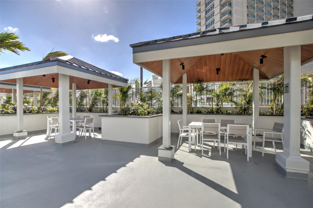 Kapiolani_Residence_-_Cabanas