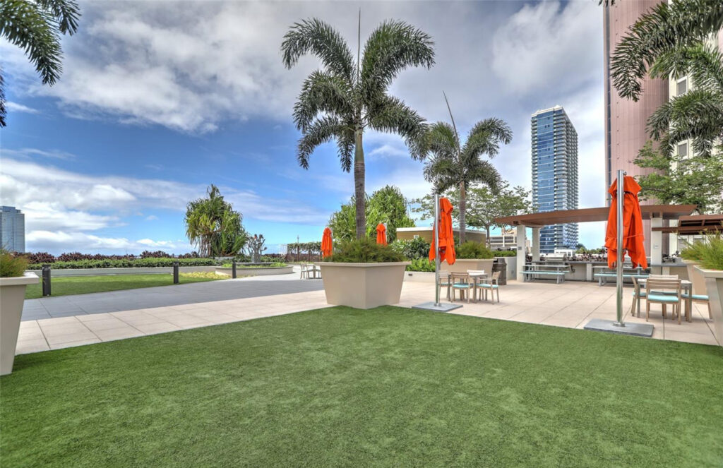 Keauhou_Place_-_Amenities_Deck