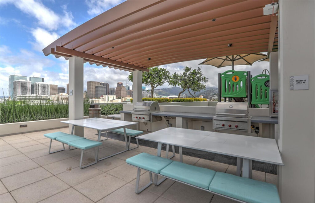 Keauhou_Place_-_BBQ_Cabanas