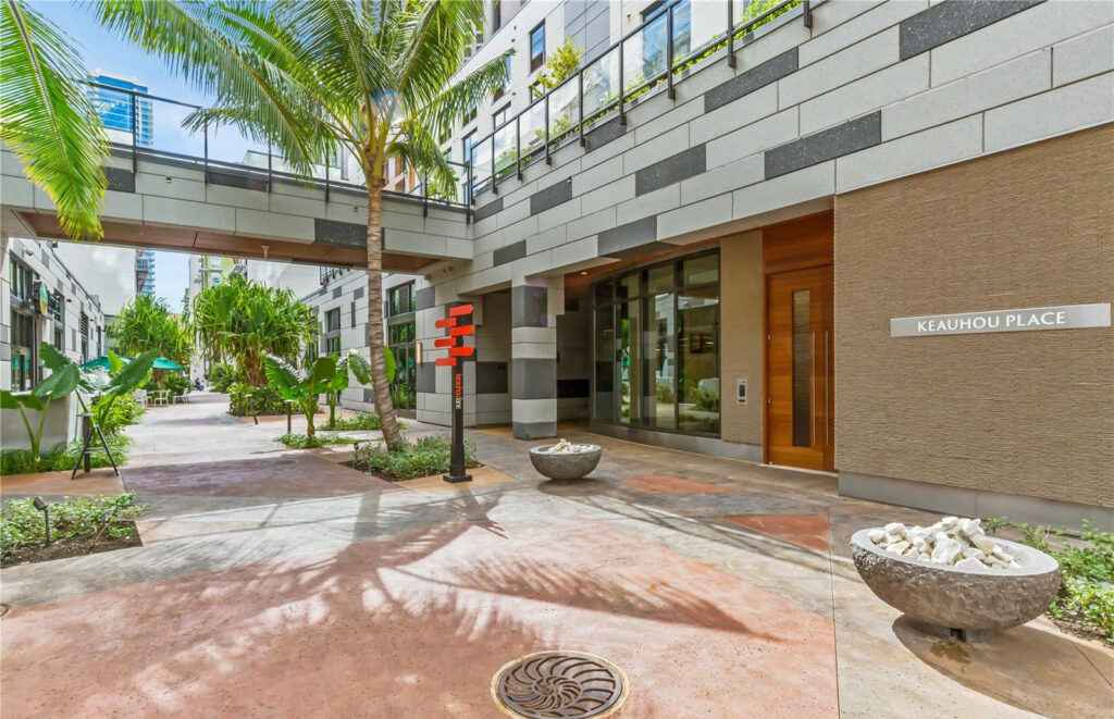Keauhou_Place_-_Entrance