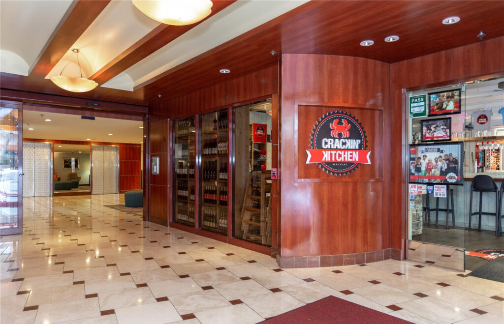 Marine_Surf_Waikiki_-_Crackin_Kitchen
