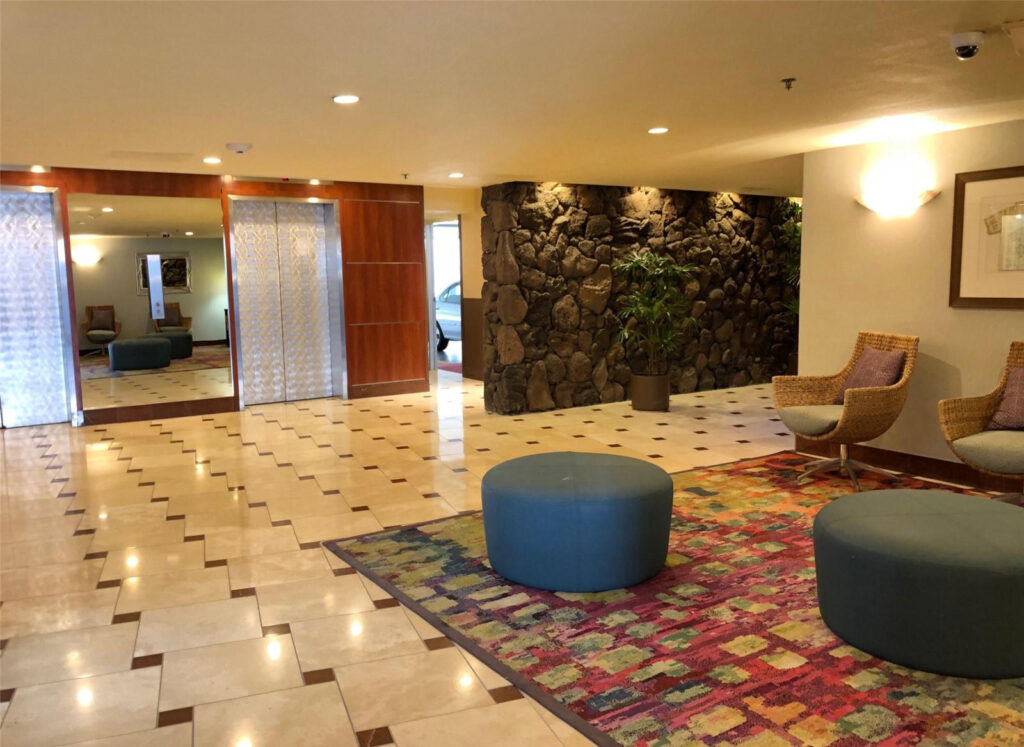 Marine_Surf_Waikiki_-_Lobby
