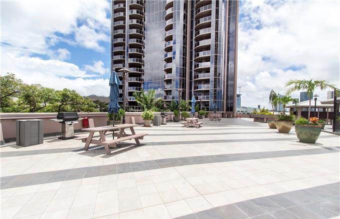 One_Waterfront_Towers_-_BBQ_Grills_&_Tables