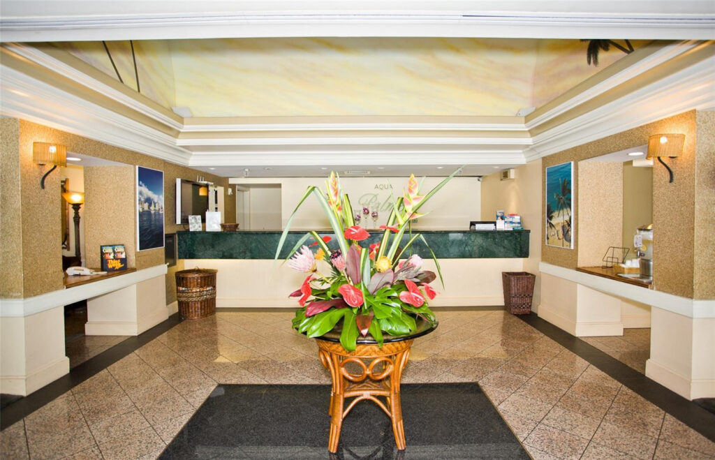 Palms_at_Waikiki_-_Lobby