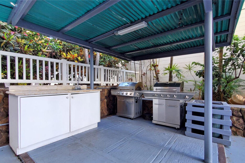 Piikoi_Tower_-_BBQ_Grills