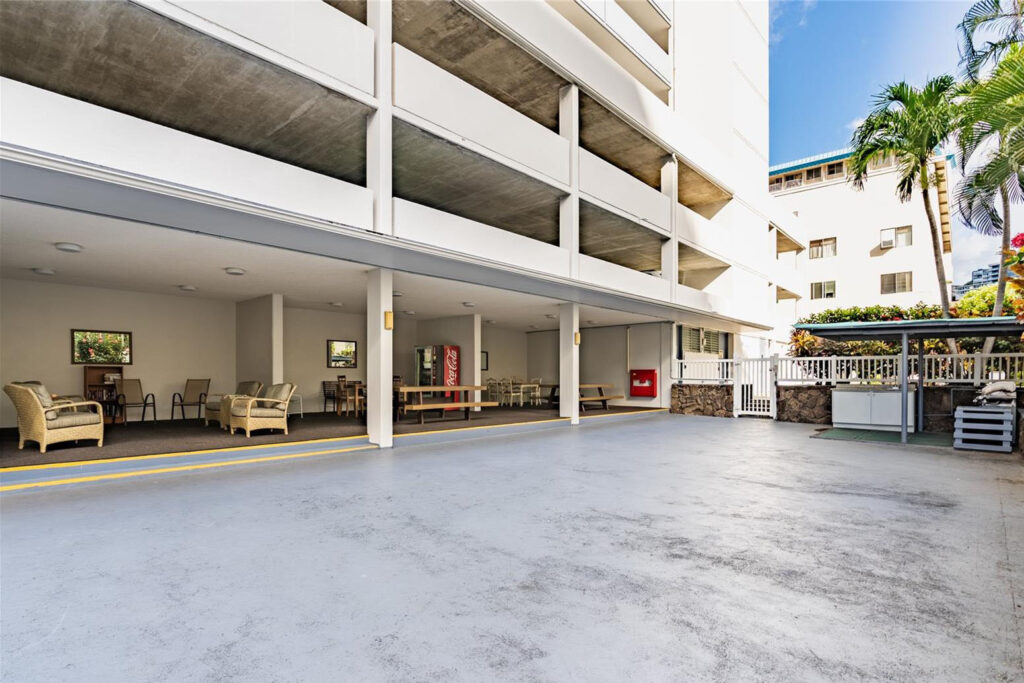 Piikoi_Tower_-_Outdoor_Lounging