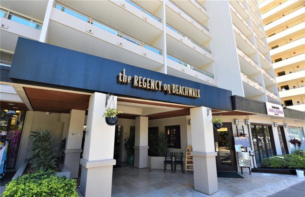 The_Regency_on_Beach_Walk_-_Entrance