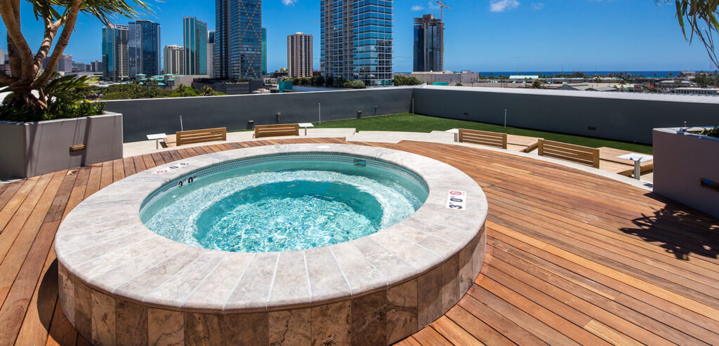 Symphony_Honolulu_-_Hot_Tub