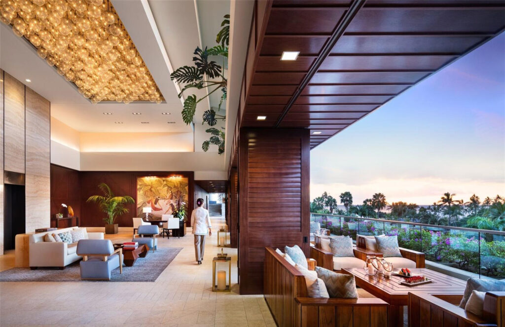 Trump_Tower_Waikiki_-_Open_Air_Lobby
